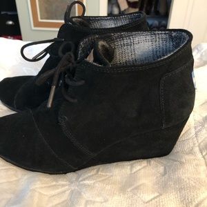 Toms suede booties